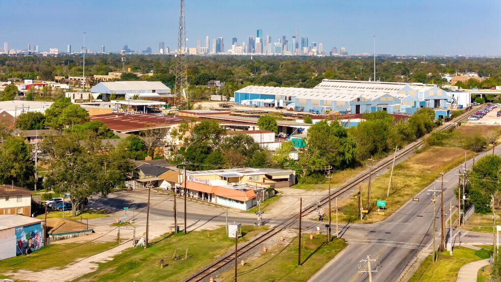 More Photos Of 8335 Park Ter, Houston General Retail For Sale