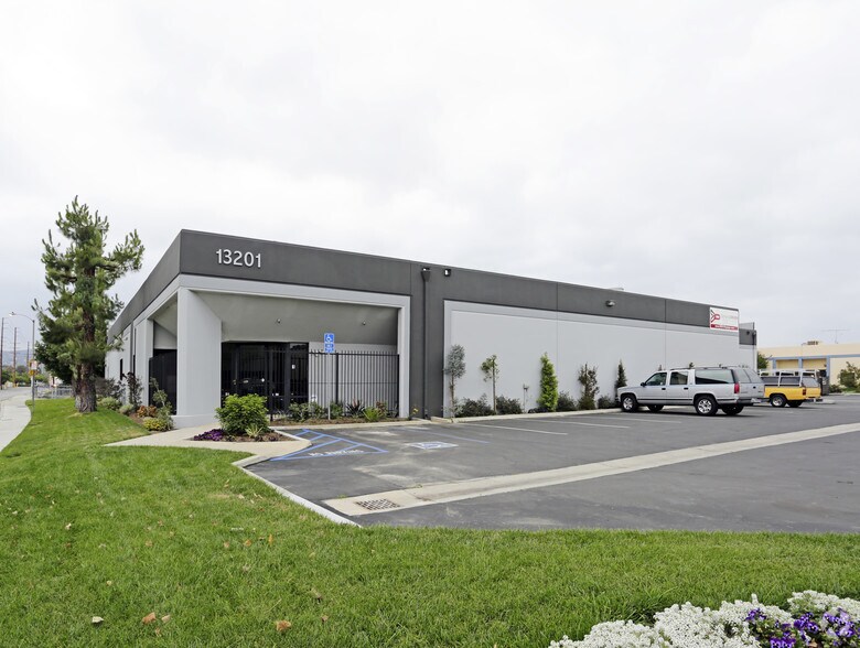 More Photos Of 13201 Barton Cir, Santa Fe Springs Service For Lease