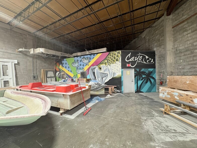 More Photos Of 3250 44th Ave N, Saint Petersburg Manufacturing For Lease