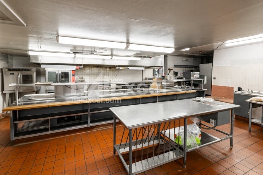 More Photos Of 287 N Lake Powell Blvd, Page Hotel For Sale