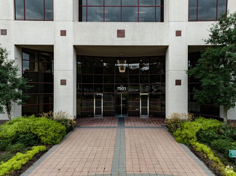 More Photos Of 7501 Boulder View Dr, North Chesterfield Unknown For Lease