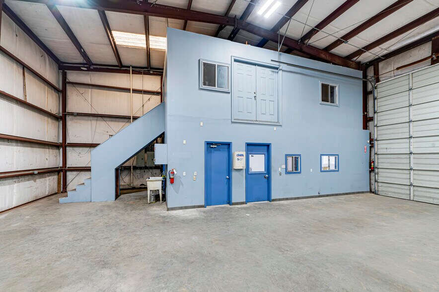 More Photos Of 8621 Antelope Dr, Houston Service For Lease