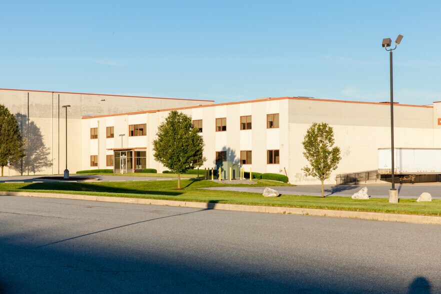 More Photos Of 1100 N Sherman St, York Manufacturing For Lease