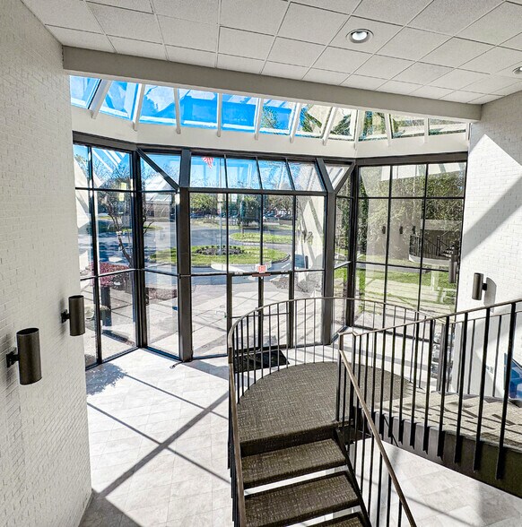 More Photos Of 9000 Cypress Green Dr, Jacksonville Office For Lease