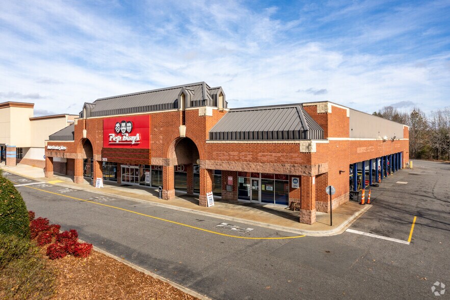 More Photos Of 3016-3030 E Franklin Blvd, Gastonia General Retail For Lease