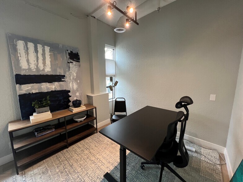 More Photos Of 2090 Pearl St, Boulder Office For Lease