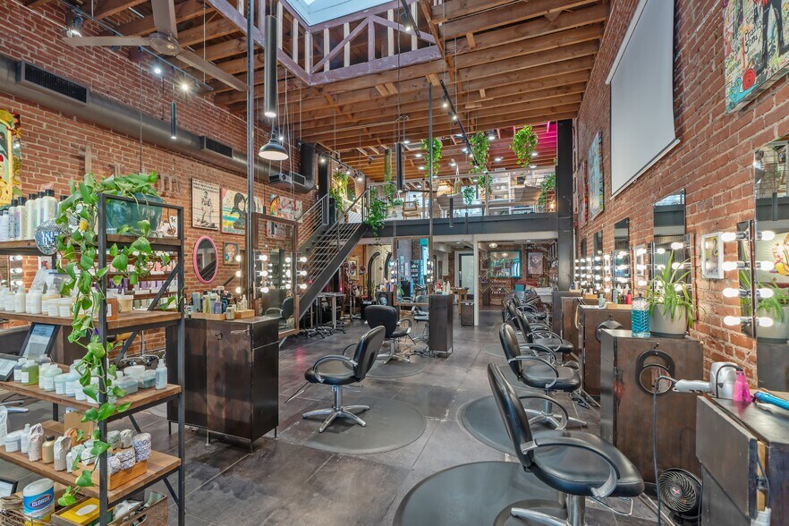 More Photos Of 2736 Main St, Santa Monica Storefront Retail Office For Lease