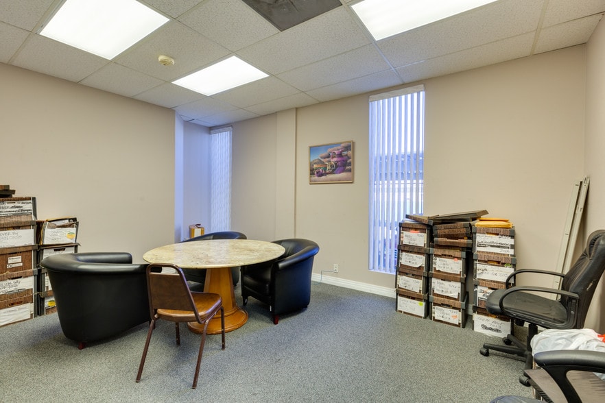 More Photos Of 844 E Sahara Ave, Las Vegas Loft Creative Space For Lease