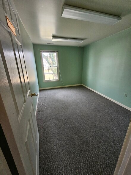 More Photos Of 104 Franklin St, Denton Loft Creative Space For Lease