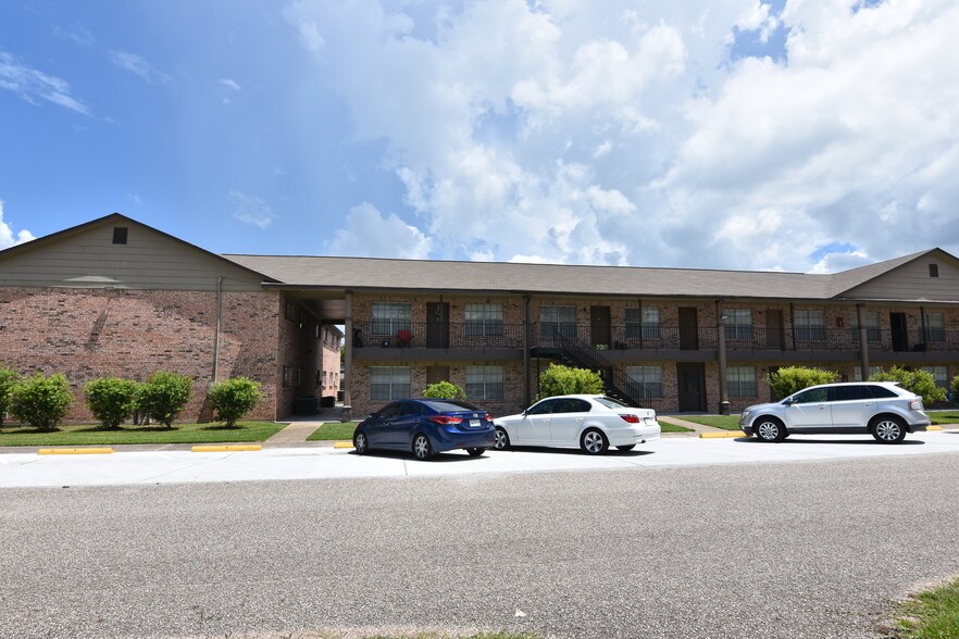 More Photos Of 601 E Coombs St, Alvin Apartments For Sale