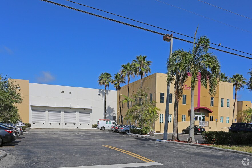 More Photos Of 3500-3508 NW 114th Ave, Miami Warehouse For Lease