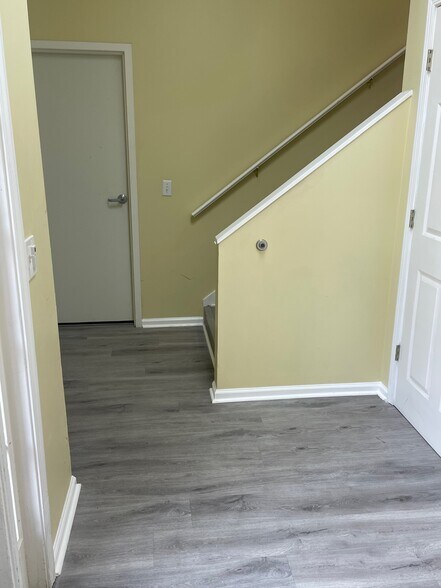 More Photos Of 855 Willow Tree Cir, Cordova Office For Lease