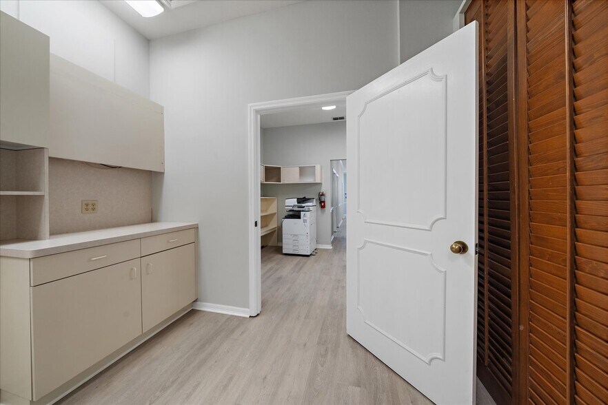 More Photos Of 3900 Clark Rd, Sarasota Medical For Sale