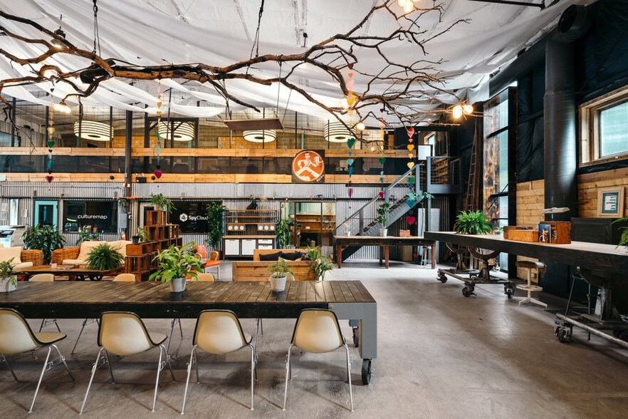 Primary Photo Of 409-411 Monroe W, Austin Office For Lease