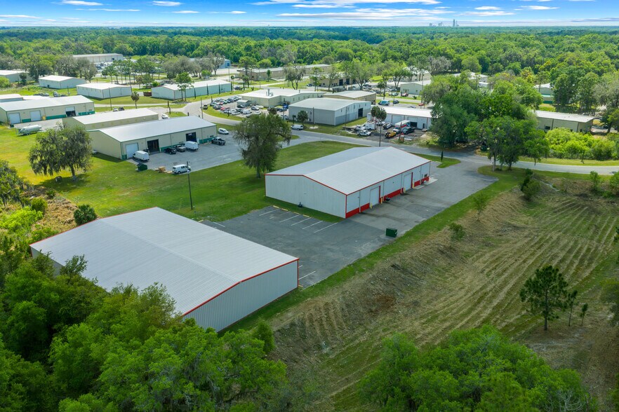 More Photos Of 3073 NE 37th Pl, Wildwood Warehouse For Lease