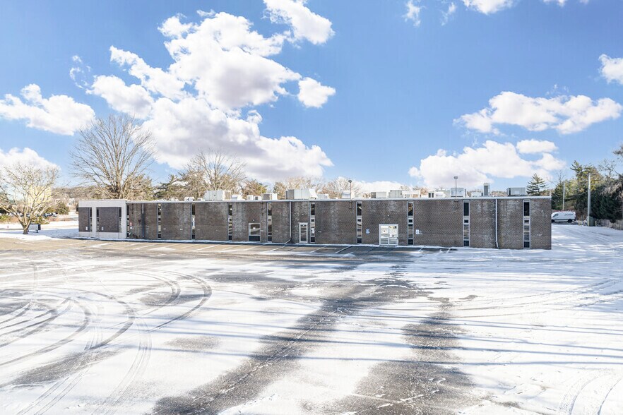 More Photos Of 420-424 Crossways Park Dr, Woodbury Industrial For Sale
