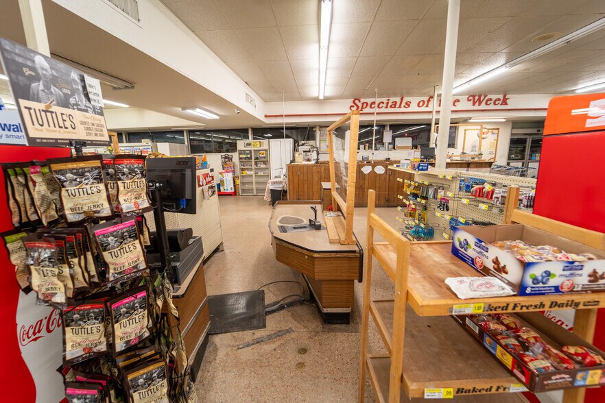 More Photos Of 1302 E Crestwood Dr, Victoria Storefront For Sale