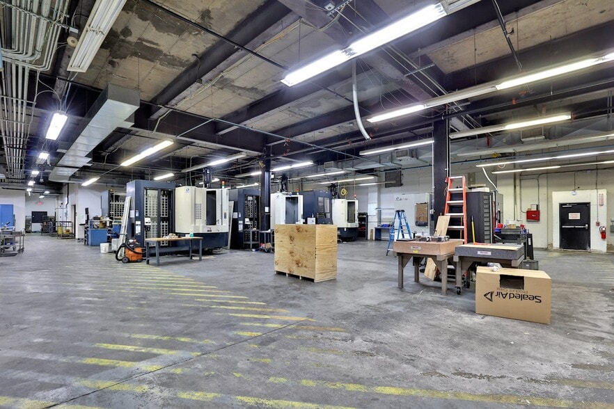 More Photos Of 16 Harrison Ave, Yonkers Warehouse For Lease