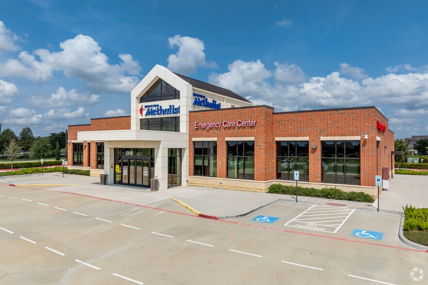 More Photos Of NEQ of League City Pkwy & Egret Bay Blvd, League City Office For Sale