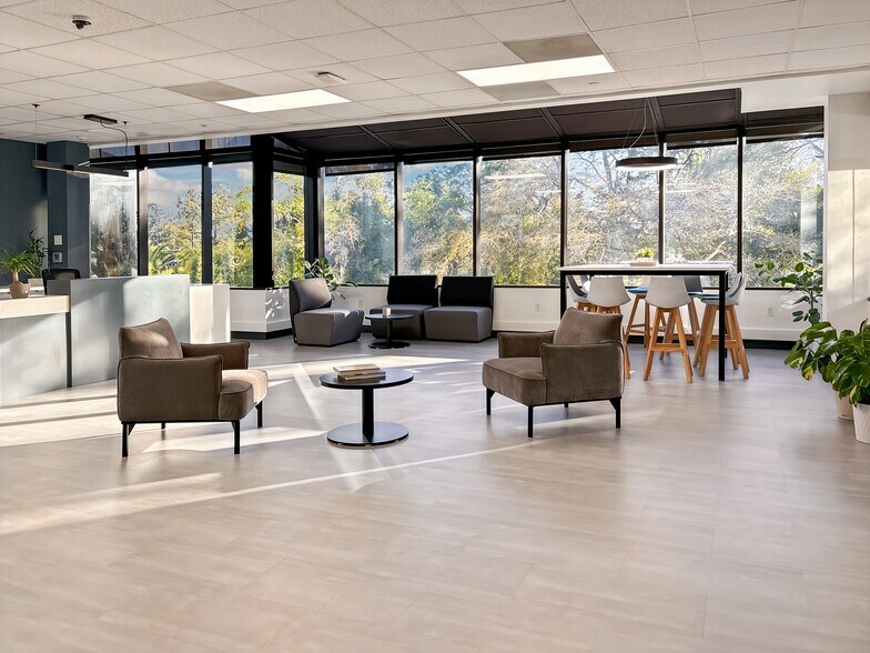 More Photos Of 34125 US Highway 19 N, Palm Harbor Coworking Space