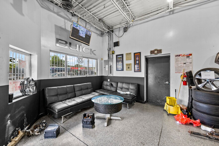 More Photos Of 11435 Schaefer Hwy, Detroit Warehouse For Sale