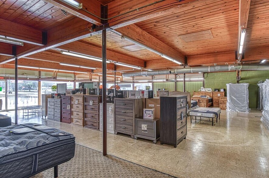 More Photos Of 102 E Central Blvd, Anadarko General Retail For Sale