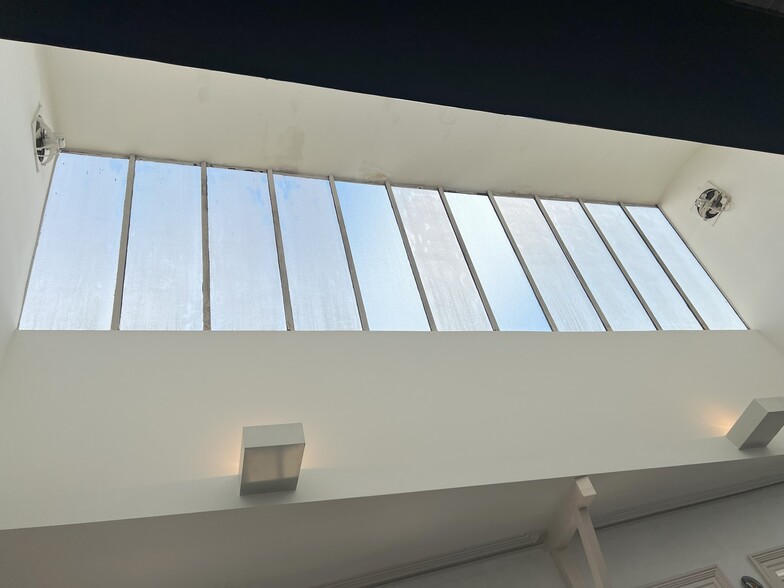 More Photos Of 7-9 E Bay St, Savannah Bar For Sale