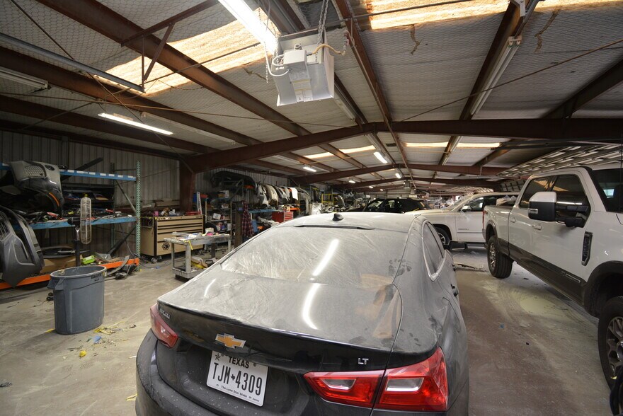 More Photos Of 5610-5613 Southwest Fwy, Houston Flex For Lease