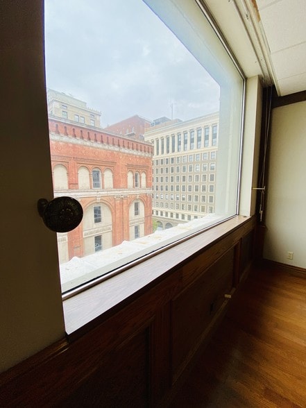 More Photos Of 1108 Olive St, Saint Louis Office For Sale