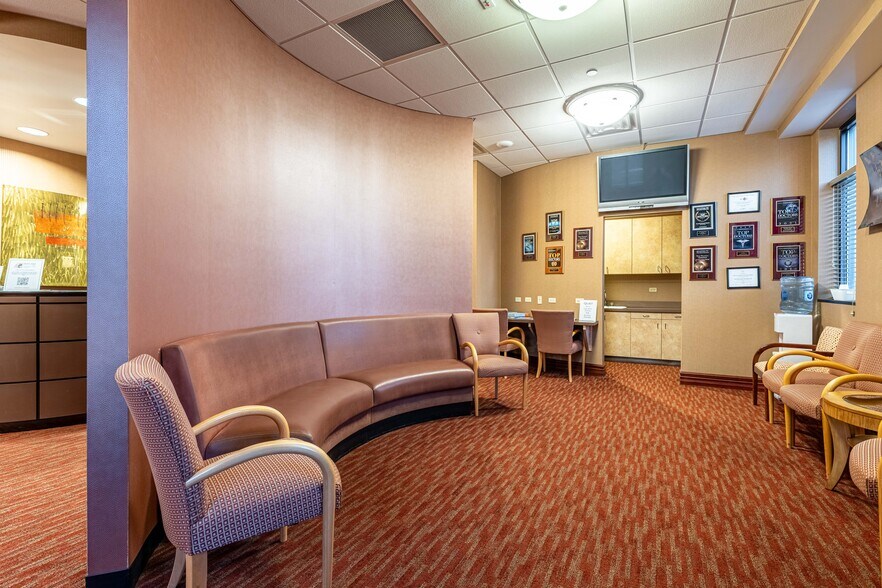 More Photos Of 16105 S La Grange Rd, Orland Park Medical For Lease