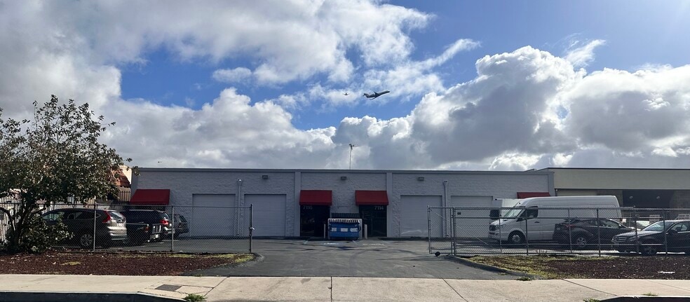 Primary Photo Of 7112-7118 De Celis Pl, Van Nuys Warehouse For Sale