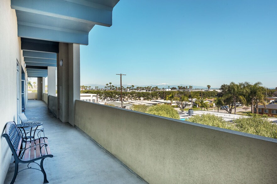 More Photos Of 2700 N Bellflower Blvd, Long Beach Medical For Lease