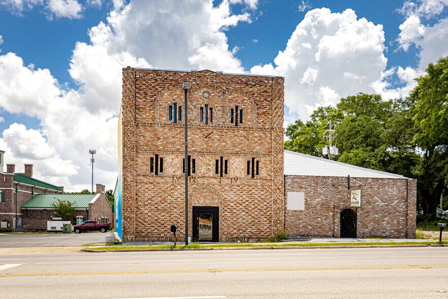 More Photos Of 4914 Main St, Moss Point Storefront For Sale