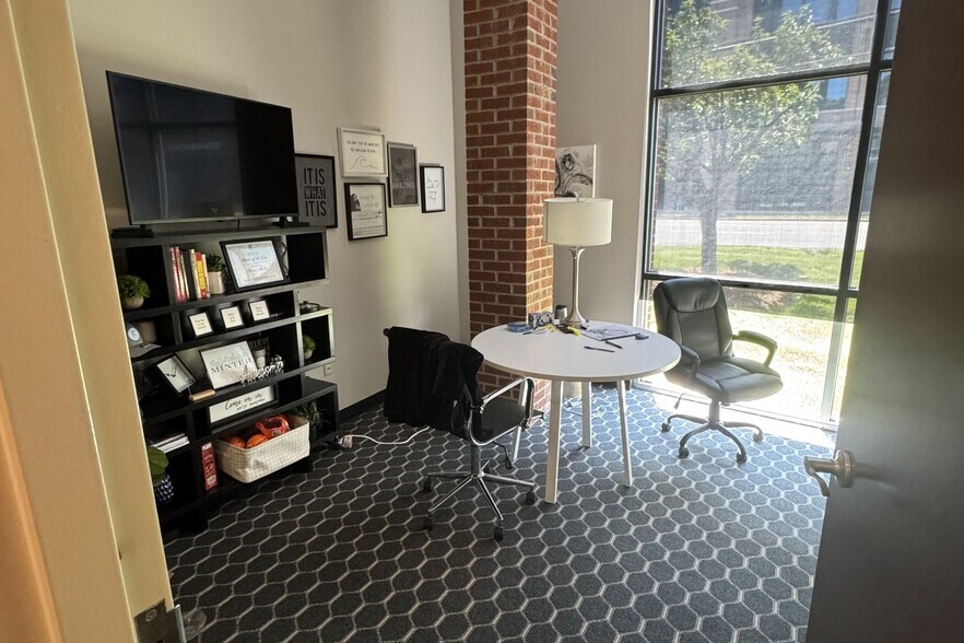 More Photos Of 2010 S Tryon St, Charlotte Loft Creative Space For Lease