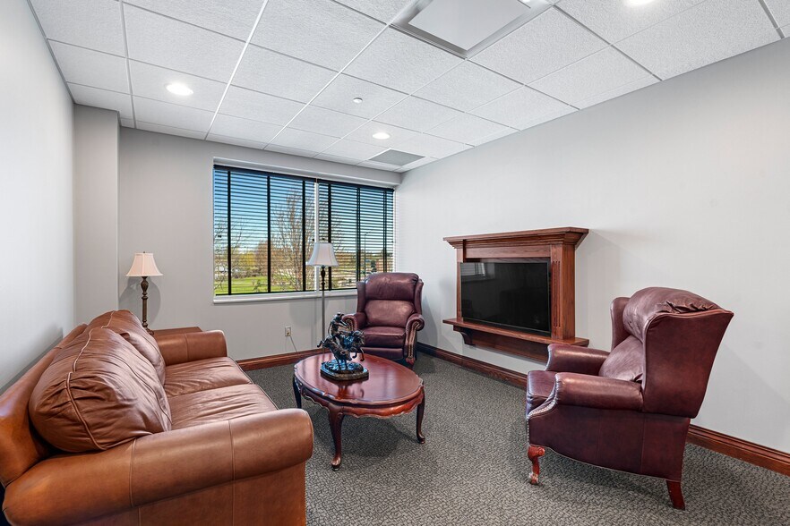 More Photos Of 4400 Calumet Ave, Manitowoc Office For Sale