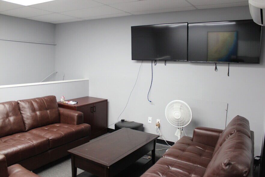 More Photos Of 7133 Telegraph Rd, Montebello Warehouse For Lease