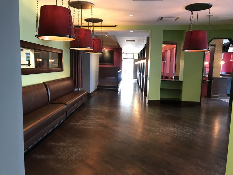 More Photos Of 1 Walker Ave, Clarendon Hills Office For Lease