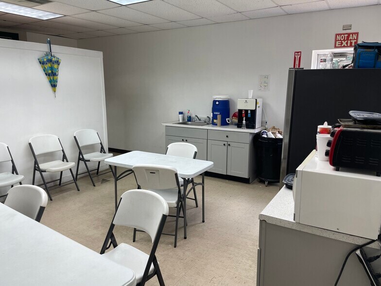 More Photos Of 4051 N Northeast Loop 323, Tyler Warehouse For Lease