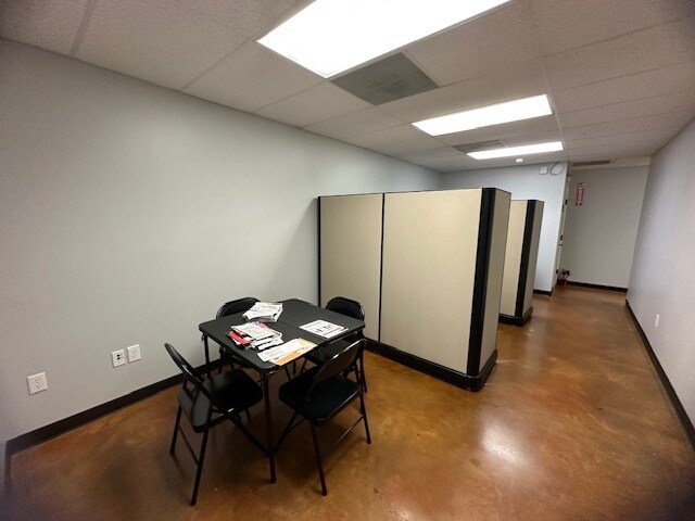 More Photos Of 205 E Wallisville Rd, Highlands Warehouse For Lease