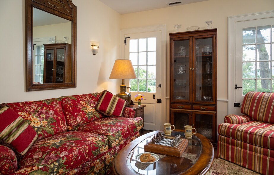 More Photos Of 85 Stockbridge Rd, Lee Hospitality For Sale