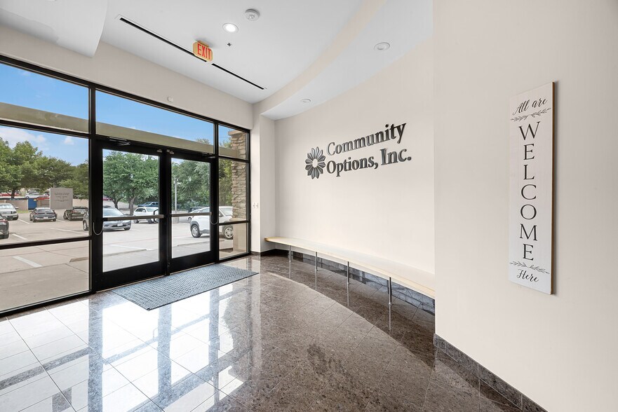 More Photos Of 8604 Greenville Ave, Dallas Office For Sale