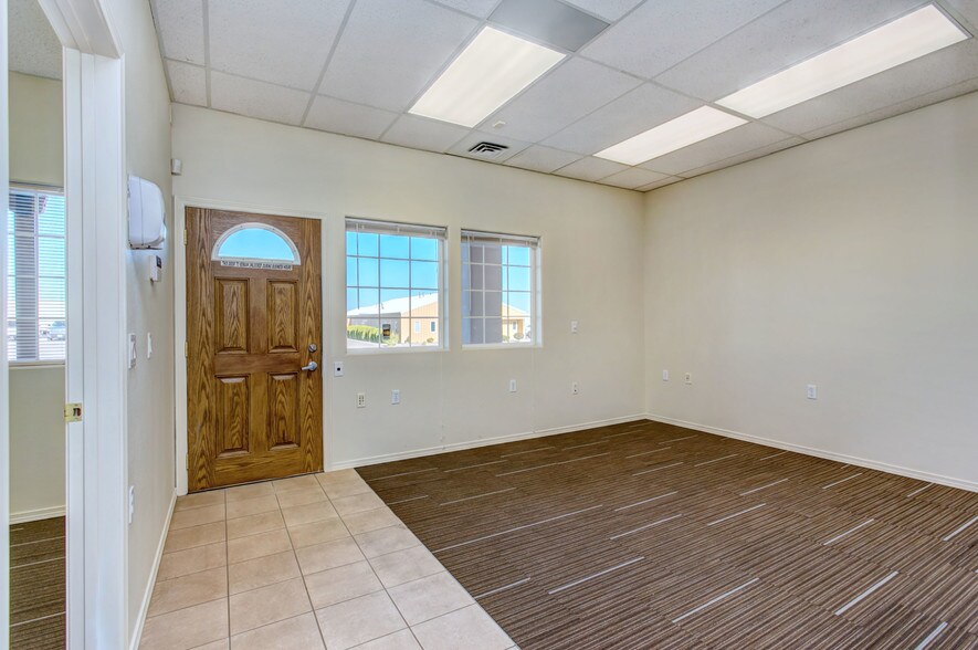 More Photos Of 6503 W Okanogan Ave, Kennewick Warehouse For Lease