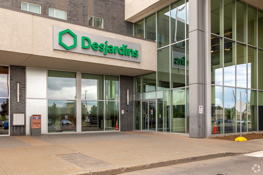 More Photos Of 201-217 Boul du Curé-Labelle, Ste-Thérèse Office For Lease