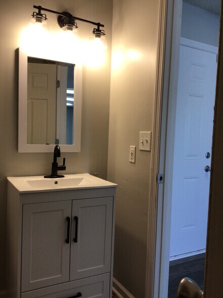 More Photos Of 6983-7009 Wall Triana Hwy, Madison Freestanding For Lease