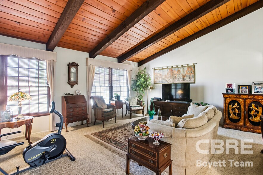 More Photos Of 6504 Woodley Ave, Van Nuys Apartments For Sale