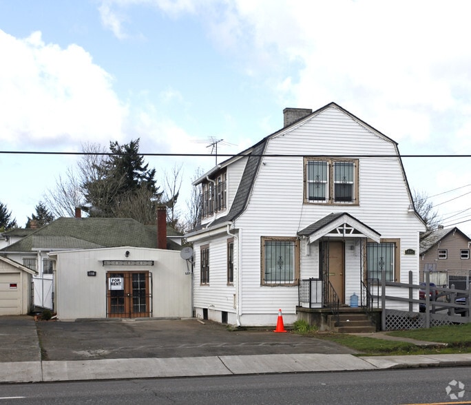 More Photos Of 6805 SE 82nd Ave, Portland Freestanding For Lease