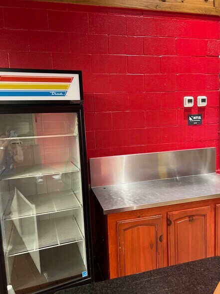 More Photos Of 10811 NE 23rd St, Spencer Restaurant For Lease