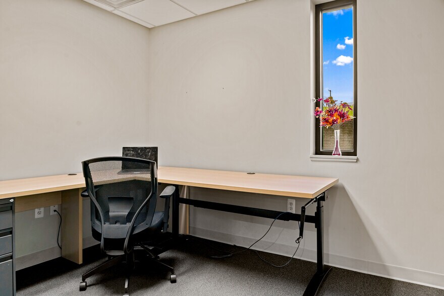 More Photos Of 210 W Tienken Rd, Rochester Hills Medical For Lease