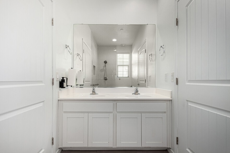 More Photos Of 10838 W San Juan Ave, Phoenix Healthcare For Sale