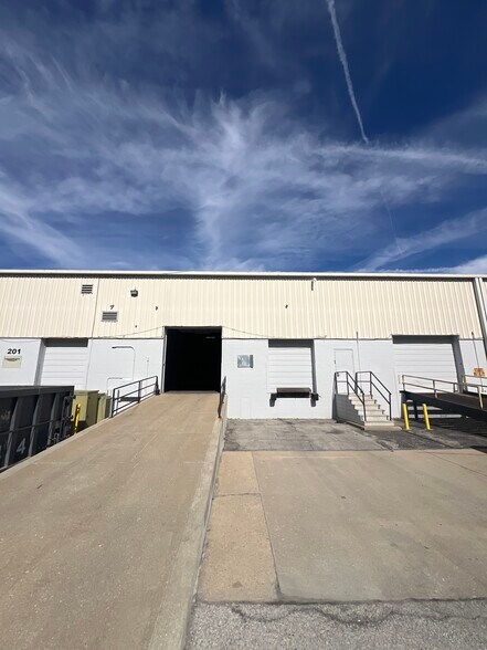 Primary Photo Of 7301 Georgetown Rd, Indianapolis Showroom For Lease